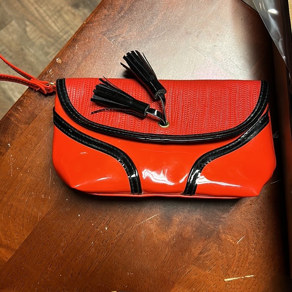 Stylish Red Wristlet with Black Trim - Picture 6 of 7